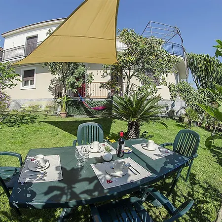 דירה House Etna View